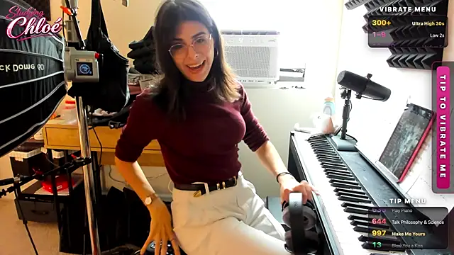 itschloelaurent online show from 27, 6, 2026