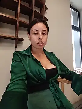 Snapshot of MichelleWoood chatting on 4, 8, 2026 MichelleWoood online show from 4, 8, 2026