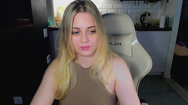 blonde kellyy online show from 25, 6, 2026
