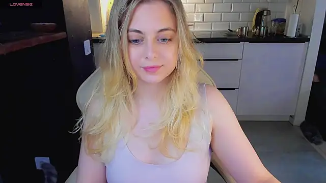blonde kellyy online show from 30, 6, 2026