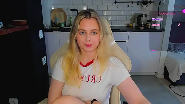 Snapshot of blonde_kellyy chatting on 10, 6, 2026 blonde kellyy online show from 10, 6, 2026