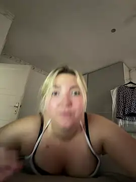 Snapshot of LauraStarr chatting on 13, 7, 2026 LauraStarr online show from 13, 7, 2026