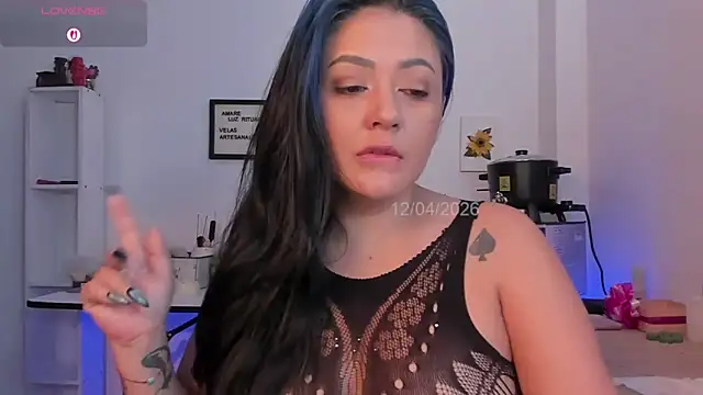 LauraToro  online show from 12, 4, 2026