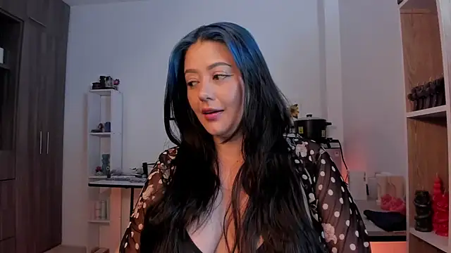 LauraToro  online show from 1, 4, 2026