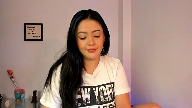 LauraToro  online show from 20, 12, 2025