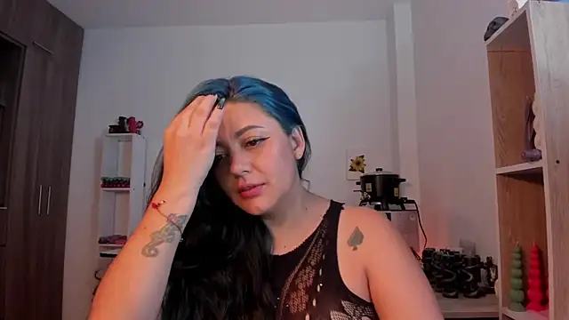 LauraToro  online show from 5, 4, 2026