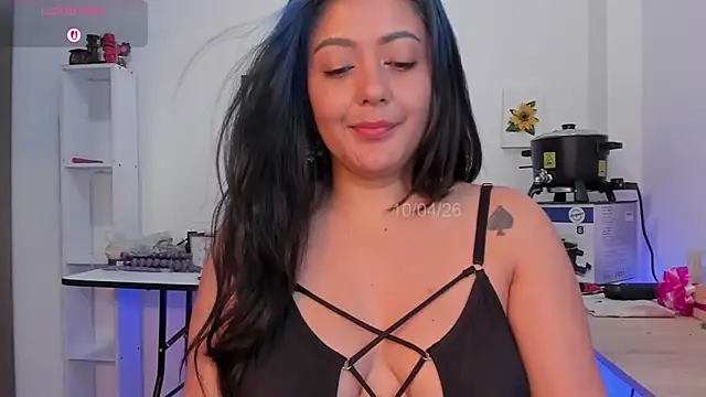 LauraToro  online show from 11, 4, 2026