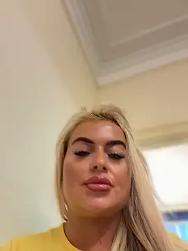 BarbieLeahX online show from 9, 6, 2026