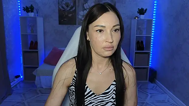 NikoleMills online show from 4, 7, 2026