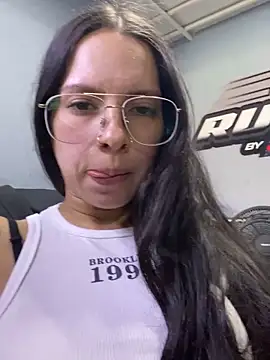 Snapshot of miimii_lovee chatting on 12, 6, 2026 miimii lovee online show from 12, 6, 2026