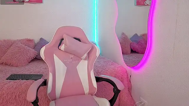 aylanii  online show from 11, 6, 2026