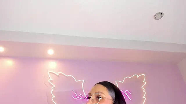 TalianaHernandez online show from 22, 7, 2026