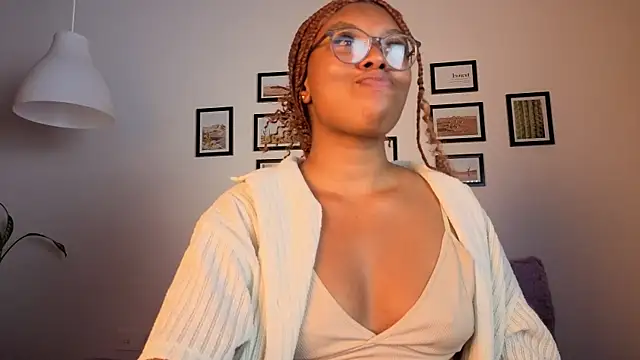 Snapshot of Victoria-Jacksonn chatting on 3, 7, 2026 Victoria-Jacksonn online show from 3, 7, 2026