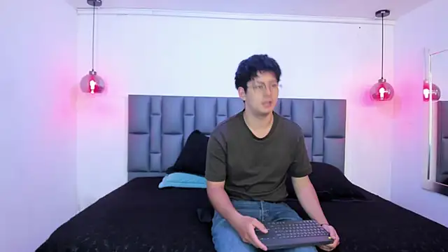 Snapshot of DominicaAndLorenzo chatting on 15, 7, 2026 DominicaAndLorenzo online show from 15, 7, 2026