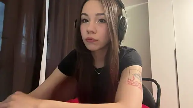 Snapshot of HotGirlMilla chatting on 20, 6, 2026 HotGirlMilla online show from 20, 6, 2026