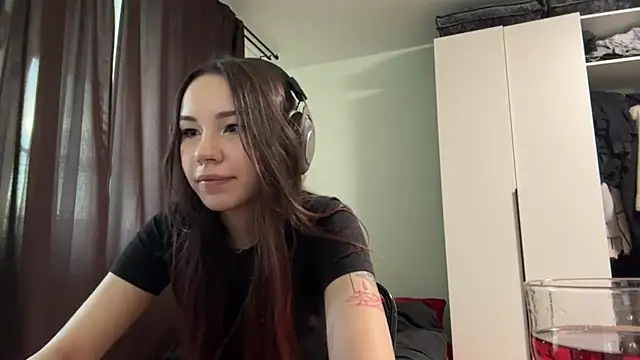 Snapshot of HotGirlMilla chatting on 21, 6, 2026 HotGirlMilla online show from 21, 6, 2026