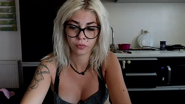 Snapshot of Sarahcamsx chatting on 17, 7, 2026 Sarahcamsx online show from 17, 7, 2026