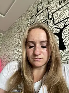 Emilia kis online show from 11, 6, 2026