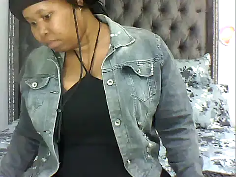 Snapshot of CurvyAssXxX21 chatting on 10, 6, 2026 CurvyAssXxX21 online show from 10, 6, 2026