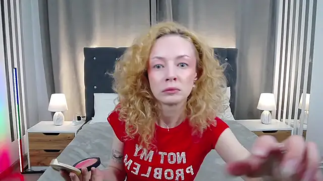 Snapshot of MiaVelmont chatting on 15, 6, 2026 MiaVelmont online show from 15, 6, 2026