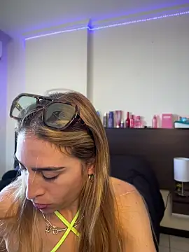 NicoleWilder online show from 28, 7, 2026