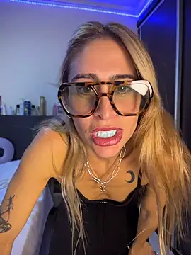 NicoleWilder online show from 19, 6, 2026