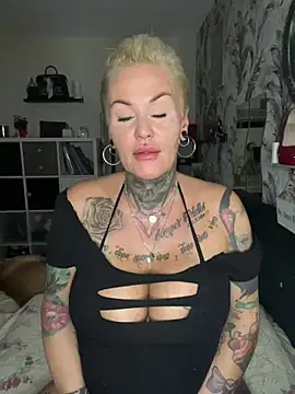 Snapshot of InkedMissLaBaehm chatting on 17, 7, 2026 InkedMissLaBaehm online show from 17, 7, 2026