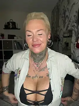 Snapshot of InkedMissLaBaehm chatting on 14, 7, 2026 InkedMissLaBaehm online show from 14, 7, 2026