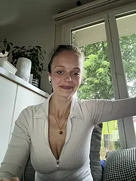 LillyWannaPlay online show from 11, 6, 2026