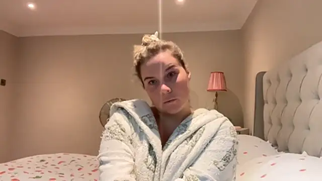 Snapshot of erincheshire chatting on 12, 6, 2026 erincheshire online show from 12, 6, 2026
