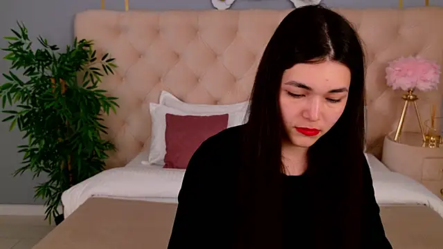 MaddieMeyer online show from 15, 6, 2026