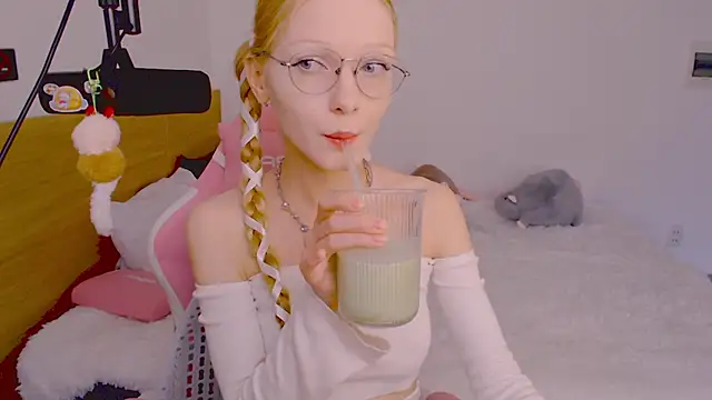 Snapshot of blush chatting on 5, 7, 2026 blush online show from 5, 7, 2026