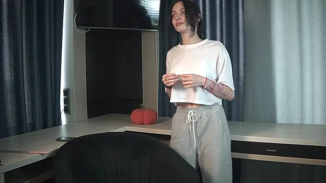 Snapshot of ErminiaBiles chatting on 14, 6, 2026 ErminiaBiles online show from 14, 6, 2026