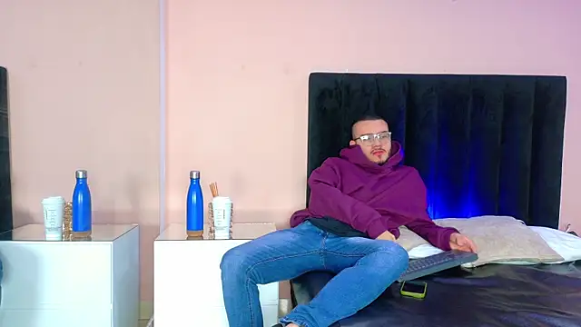 Matia Zelvya online show from 4, 7, 2026