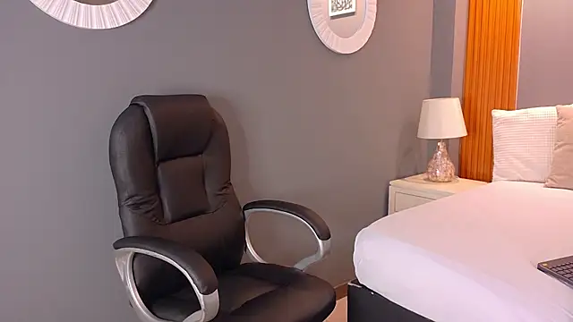 Juliana Valencian online show from 25, 6, 2026