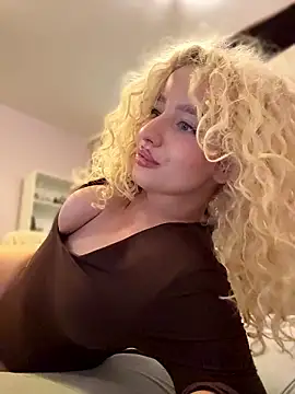 Snapshot of Khalee_syyy chatting on 8, 7, 2026 Khalee syyy online show from 8, 7, 2026