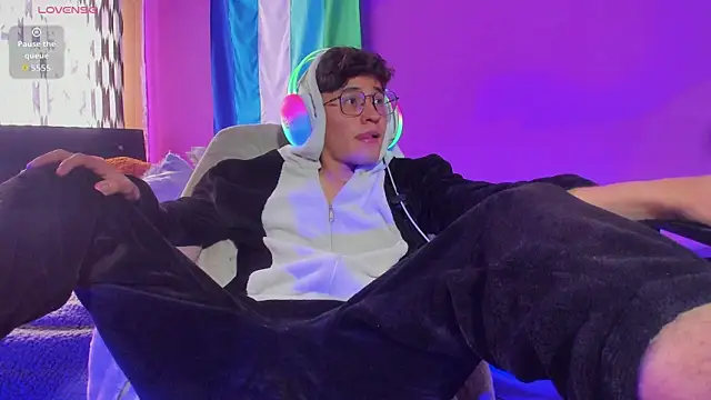 Angelito Twink online show from 11, 6, 2026