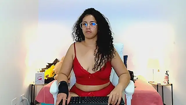 Snapshot of Isabella_Sophia19 chatting on 11, 7, 2026 Isabella Sophia19 online show from 11, 7, 2026