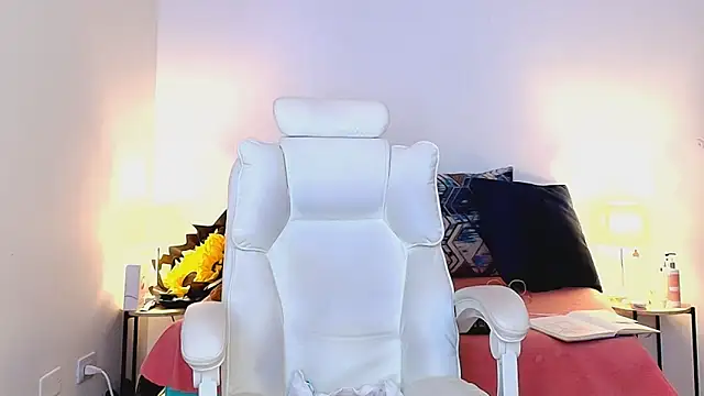 Snapshot of Isabella_Sophia19 chatting on 8, 7, 2026 Isabella Sophia19 online show from 8, 7, 2026