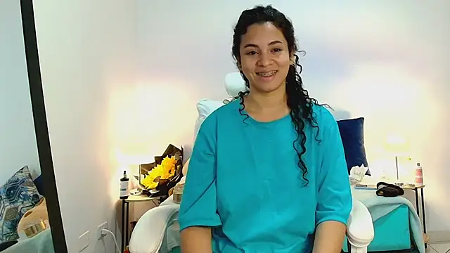 Snapshot of Isabella_Sophia19 chatting on 20, 7, 2026 Isabella Sophia19 online show from 20, 7, 2026
