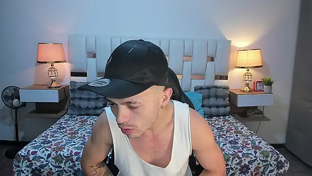 Snapshot of Zeus_damian21 chatting on 18, 7, 2026 Zeus damian21 online show from 18, 7, 2026