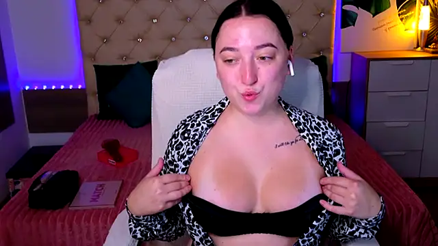 AVA MAXIMUS online show from 28, 7, 2026