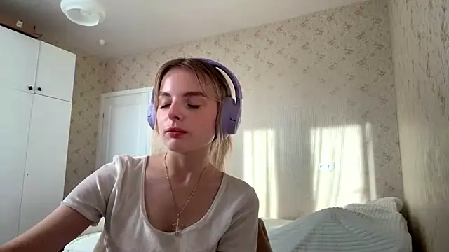 TeodoraBinney online show from 29, 6, 2026