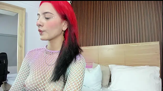 Snapshot of emilly_miracle chatting on 6, 8, 2026 emilly miracle online show from 6, 8, 2026
