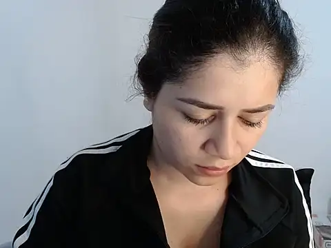 Snapshot of Luna_zoe chatting on 8, 7, 2026 Luna zoe online show from 8, 7, 2026