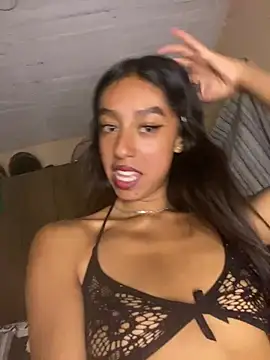 Snapshot of DakotaVelveT chatting on 4, 7, 2026 DakotaVelveT online show from 4, 7, 2026