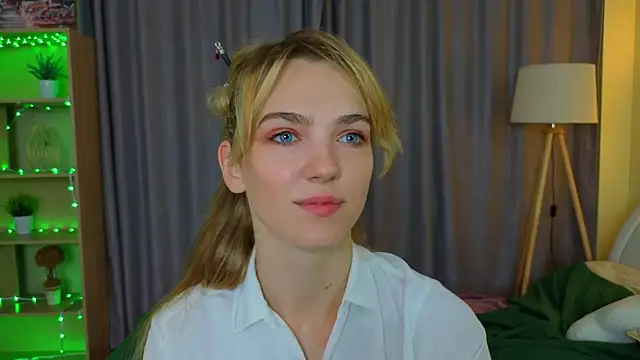 Snapshot of MarielRoloson chatting on 3, 7, 2026 MarielRoloson online show from 3, 7, 2026