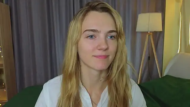 Snapshot of MarielRoloson chatting on 4, 7, 2026 MarielRoloson online show from 4, 7, 2026