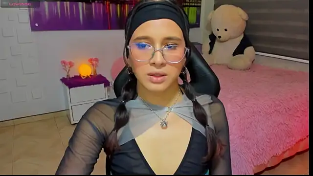 Snapshot of kumikoxxx chatting on 23, 6, 2026 kumikoxxx online show from 23, 6, 2026