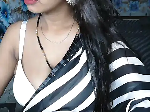 Snapshot of NottyMomo chatting on 1, 7, 2026 NottyMomo online show from 1, 7, 2026